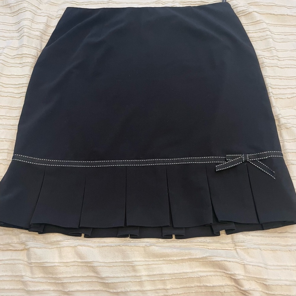 Elegant Black Skirt with Bow Detail. Nygard size 34 waist. Knee length. Preppy